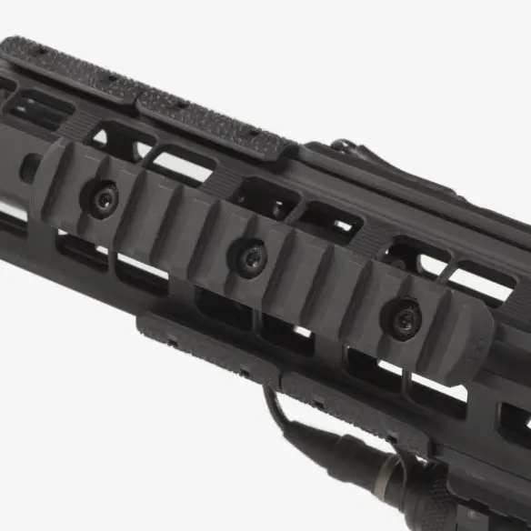 mag593-blk_magpul_m-lok_polymer_rail_11_slots_03.webp